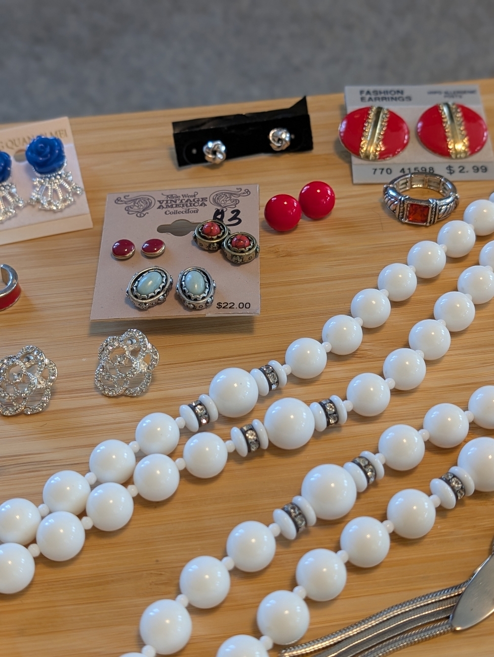 Vintage Red White And Blue Costume Jewelry Lot - Picture 3 of 8
